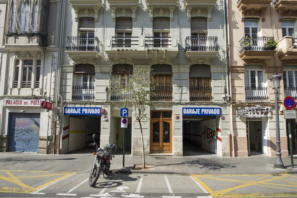 Sueca Apartment With Terrace Ruzafa Mid-Term Valencia Bagian luar foto