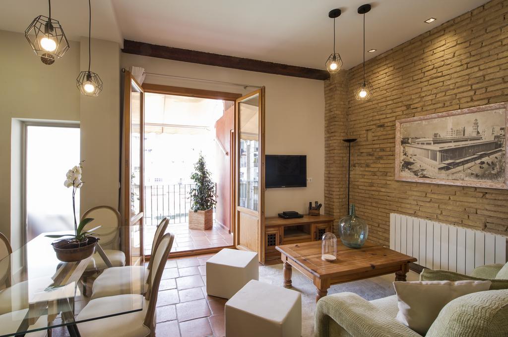 Sueca Apartment With Terrace Ruzafa Mid-Term Valencia Bagian luar foto
