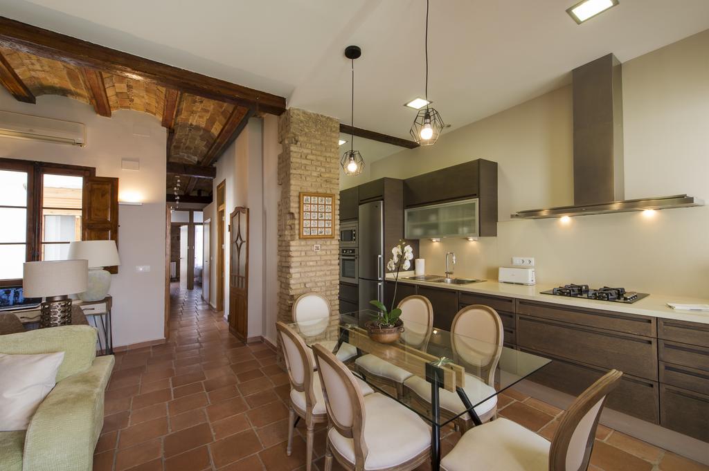 Sueca Apartment With Terrace Ruzafa Mid-Term Valencia Bagian luar foto