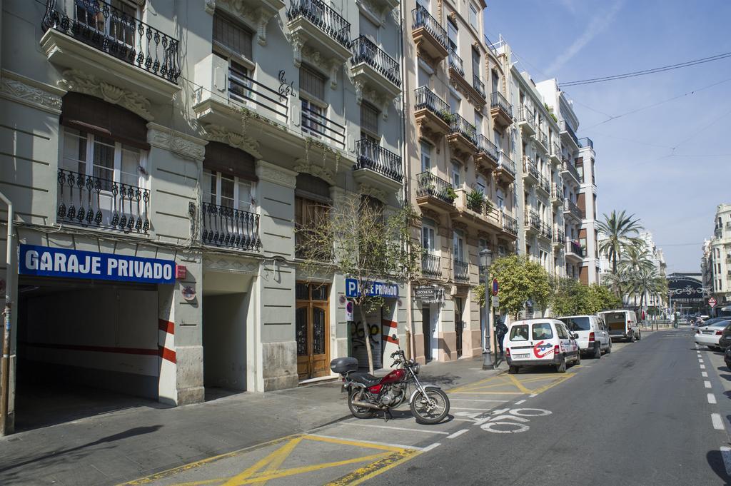 Sueca Apartment With Terrace Ruzafa Mid-Term Valencia Bagian luar foto
